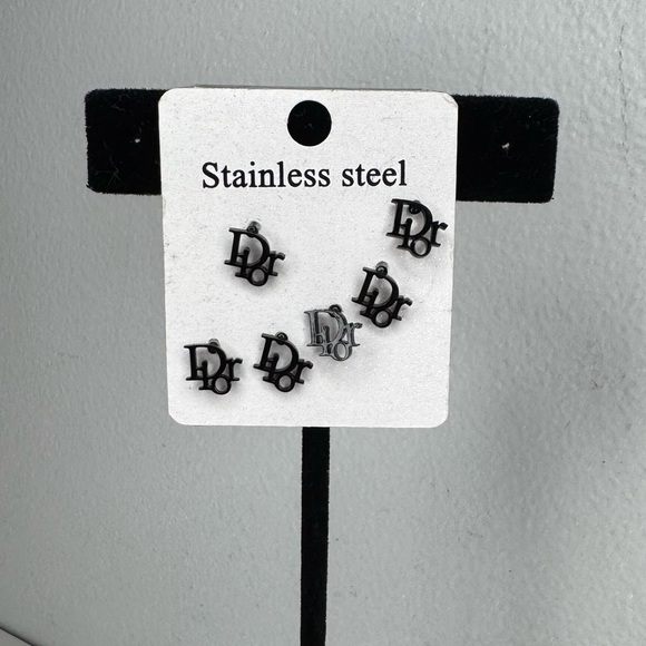 Earring Set - Picture 1 of 4